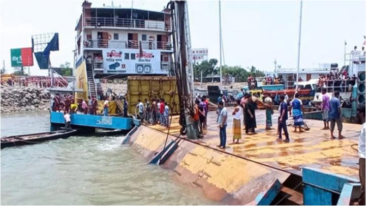 পন্টুনের তার ছিড়ে নদীতে পড়লো মাইক্রোবাস